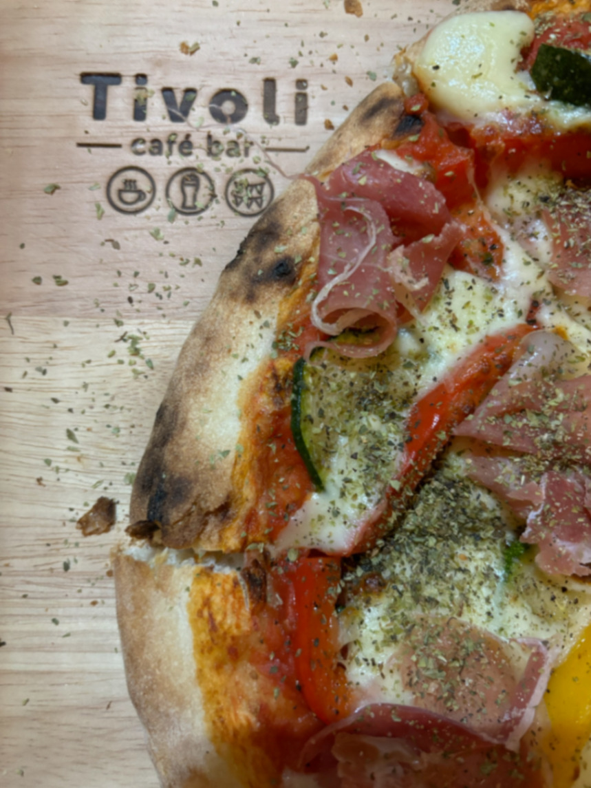 Frische Tivoli Pizza im Close-up